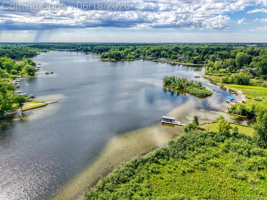 423 Sunset White Lake Charter Township MI 48383