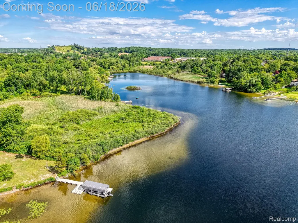 423 Sunset White Lake Charter Township MI 48383