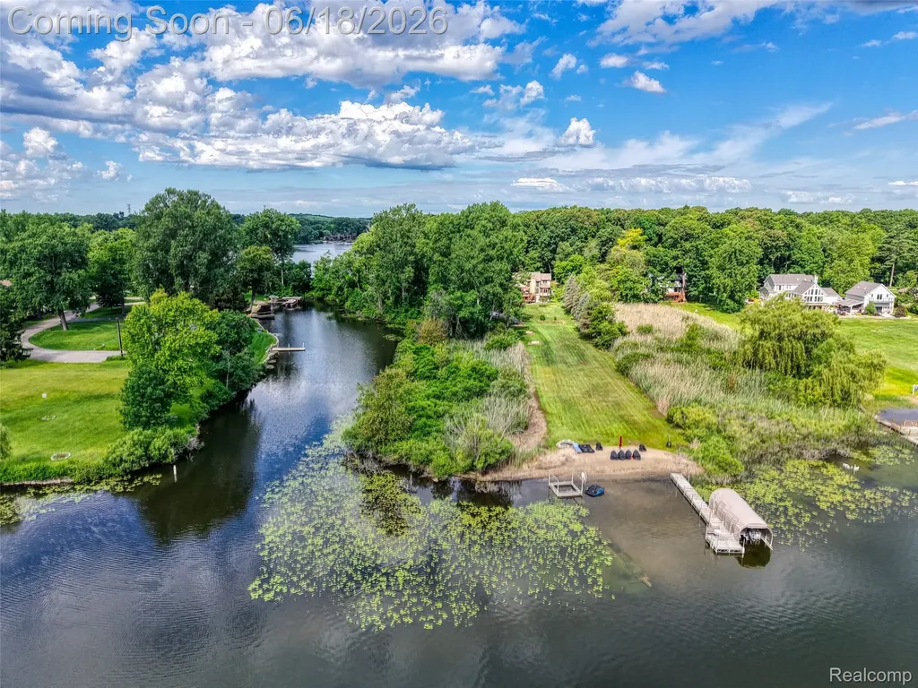 423 Sunset White Lake Charter Township MI 48383