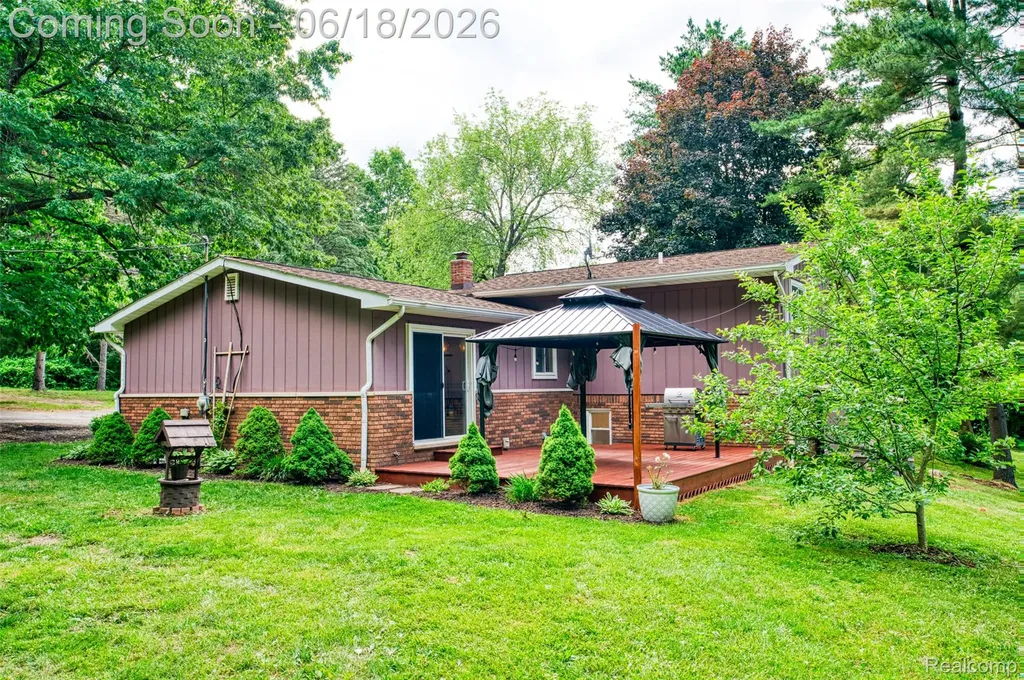 423 Sunset White Lake Charter Township MI 48383