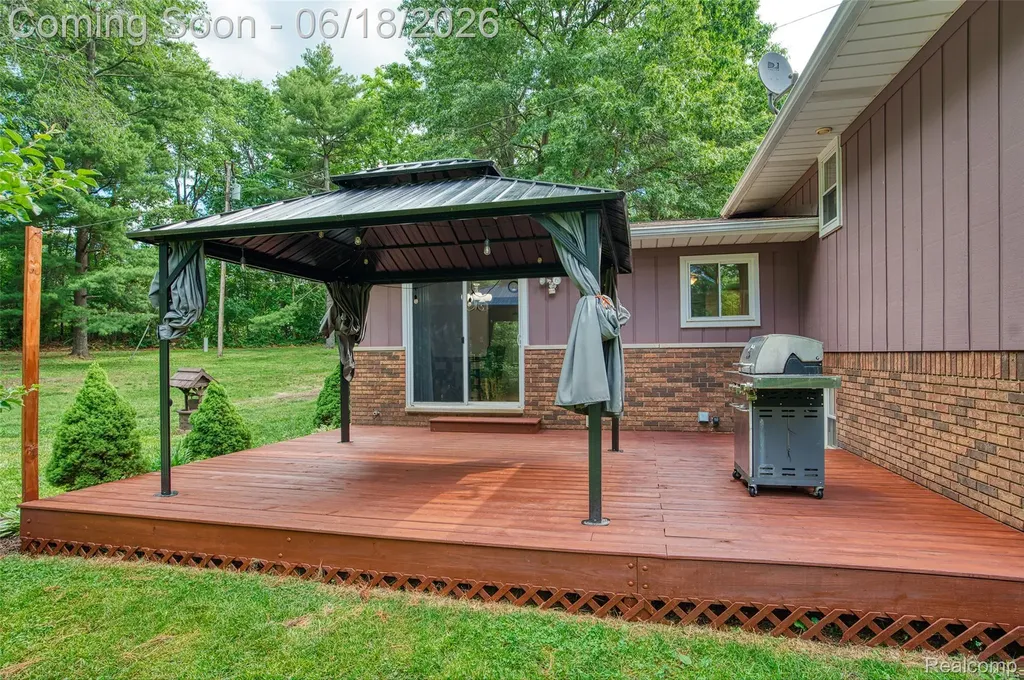 423 Sunset White Lake Charter Township MI 48383