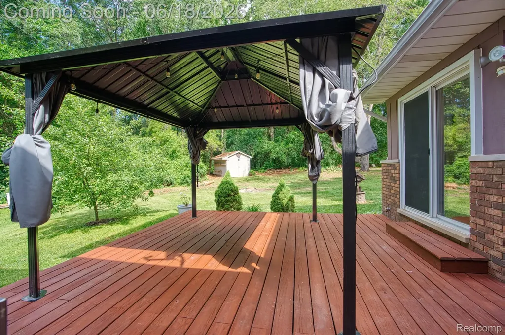 423 Sunset White Lake Charter Township MI 48383