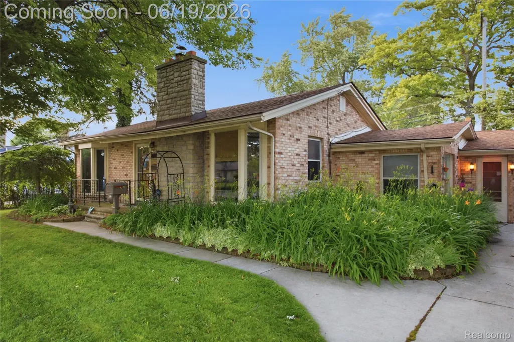 21211 Ardmore Park Drive St. Clair Shores City MI 48081