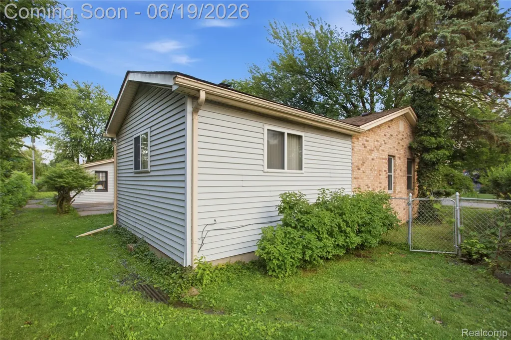 21211 Ardmore Park Drive St. Clair Shores City MI 48081