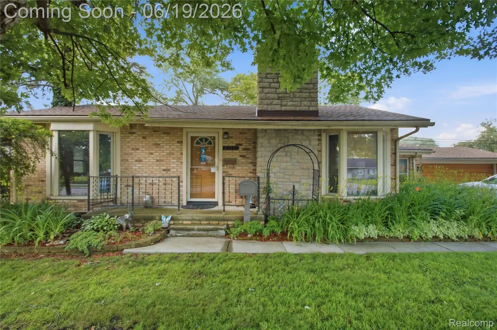 21211 Ardmore Park Drive St. Clair Shores City MI 48081