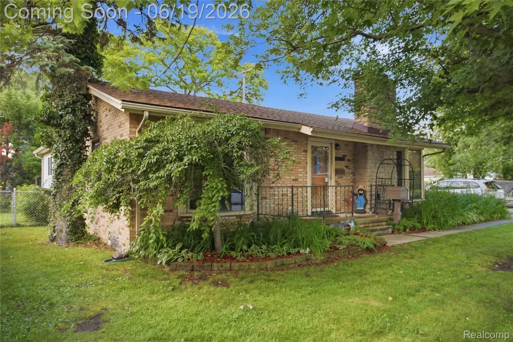 21211 Ardmore Park Drive St. Clair Shores City MI 48081