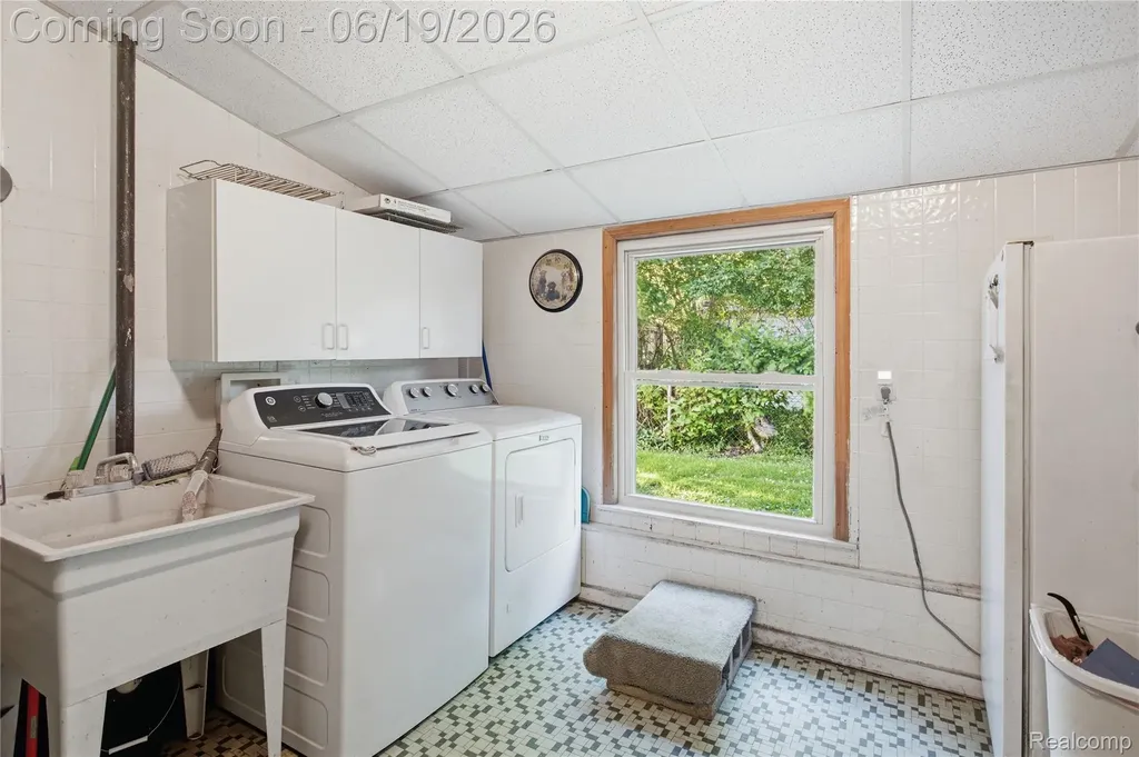 21211 Ardmore Park Drive St. Clair Shores City MI 48081