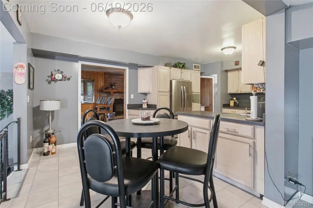 21211 Ardmore Park Drive St. Clair Shores City MI 48081