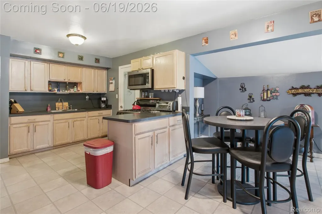 21211 Ardmore Park Drive St. Clair Shores City MI 48081