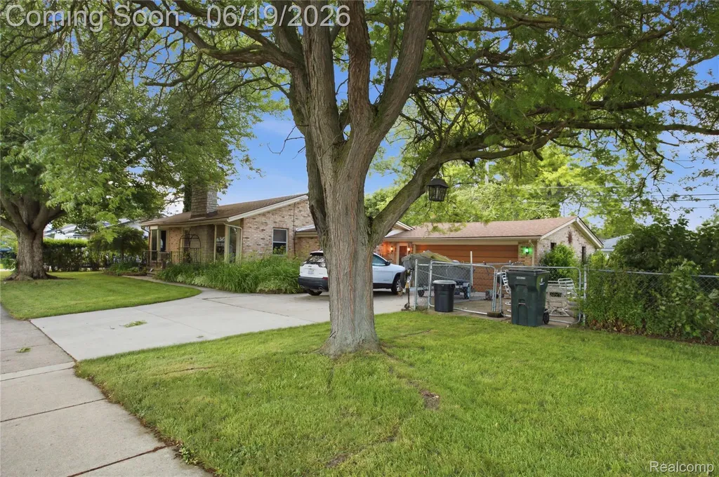 21211 Ardmore Park Drive St. Clair Shores City MI 48081