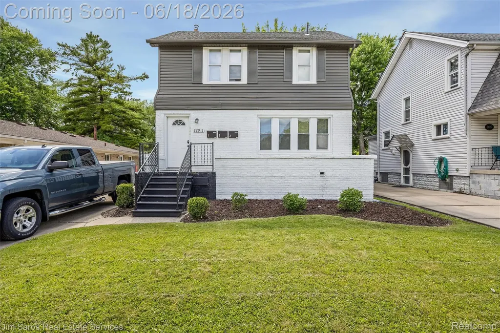22911 Hayes Avenue Eastpointe City MI 48021