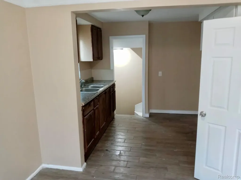 8111 Warwick Street Detroit City MI 48228