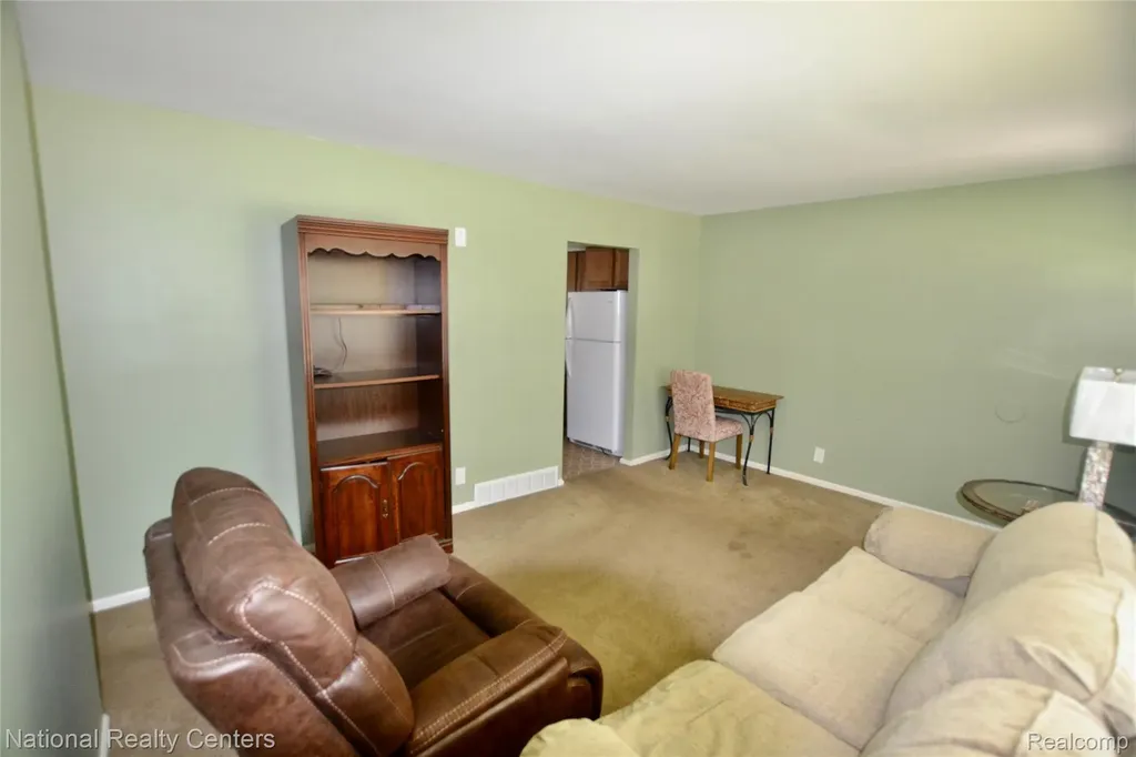 30159 Palmer Boulevard Madison Heights City MI 48071