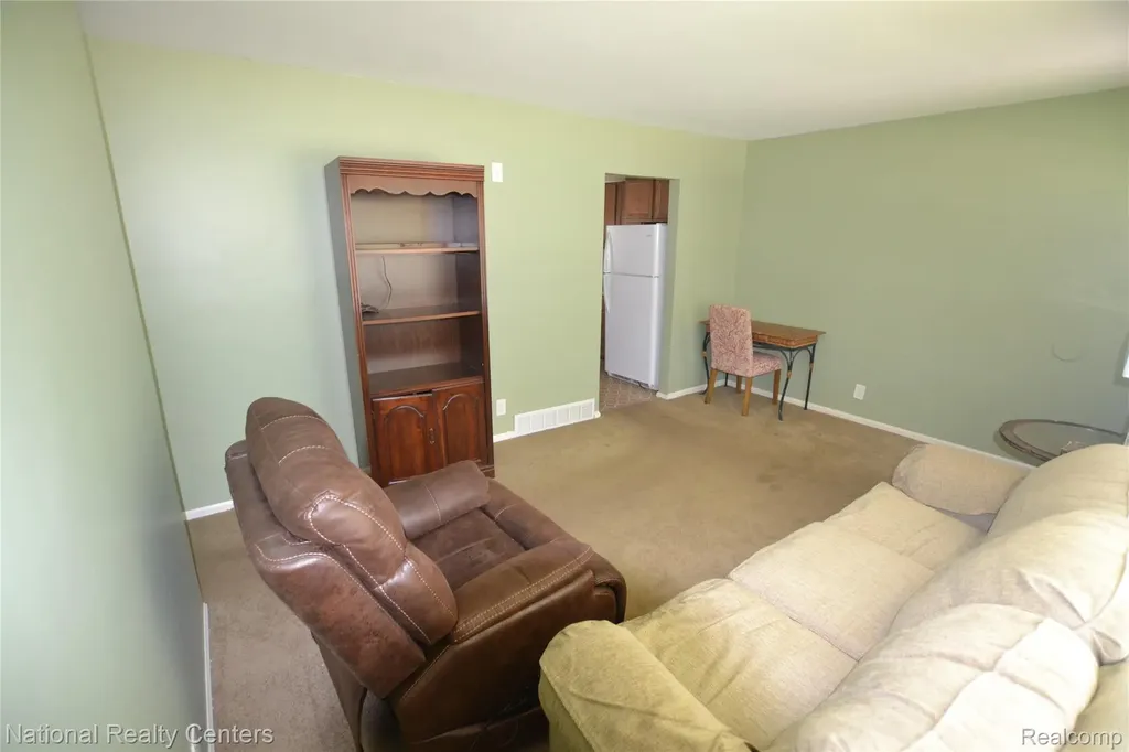30159 Palmer Boulevard Madison Heights City MI 48071