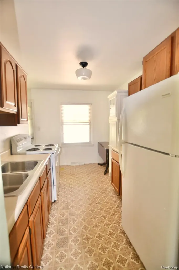 30159 Palmer Boulevard Madison Heights City MI 48071