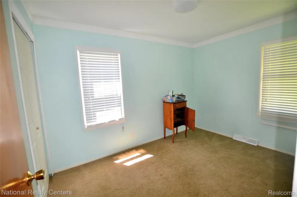 30159 Palmer Boulevard Madison Heights City MI 48071