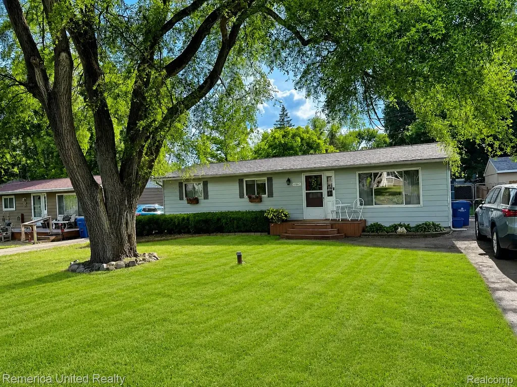 4861 Allingham Drive White Lake Charter Township MI 48383