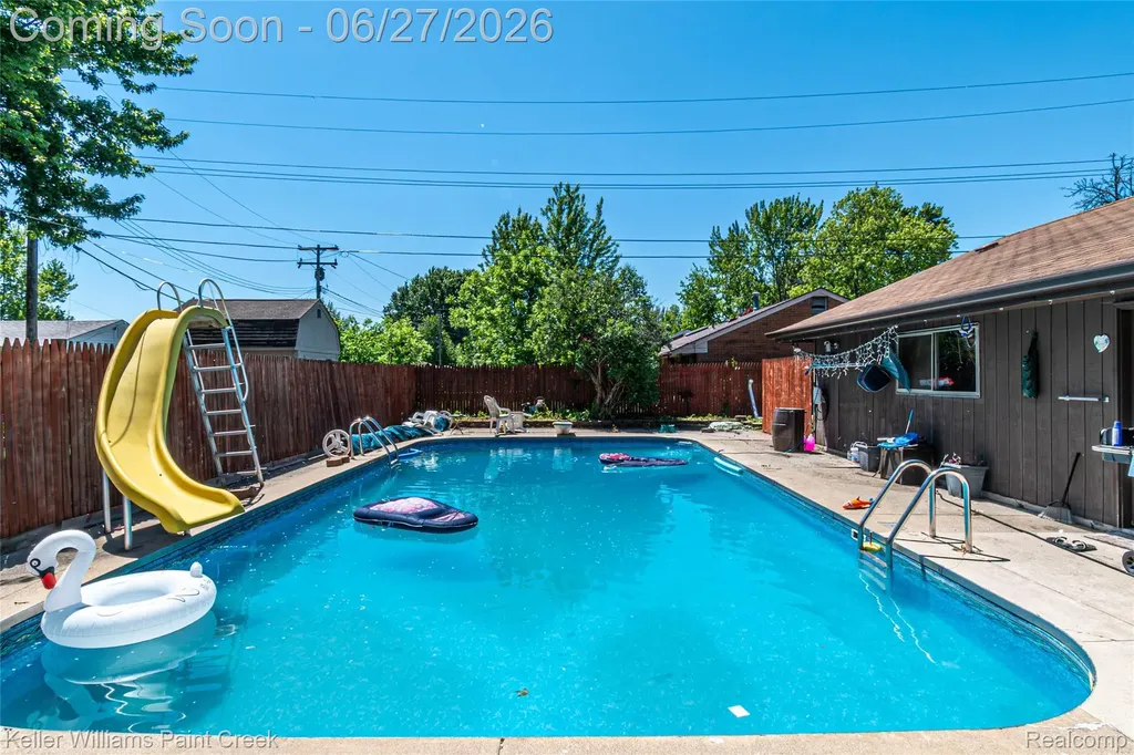 20510 Luna Street Clinton Charter Township MI 48035
