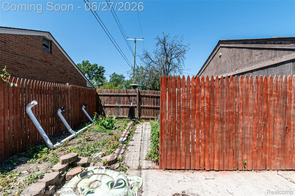 20510 Luna Street Clinton Charter Township MI 48035