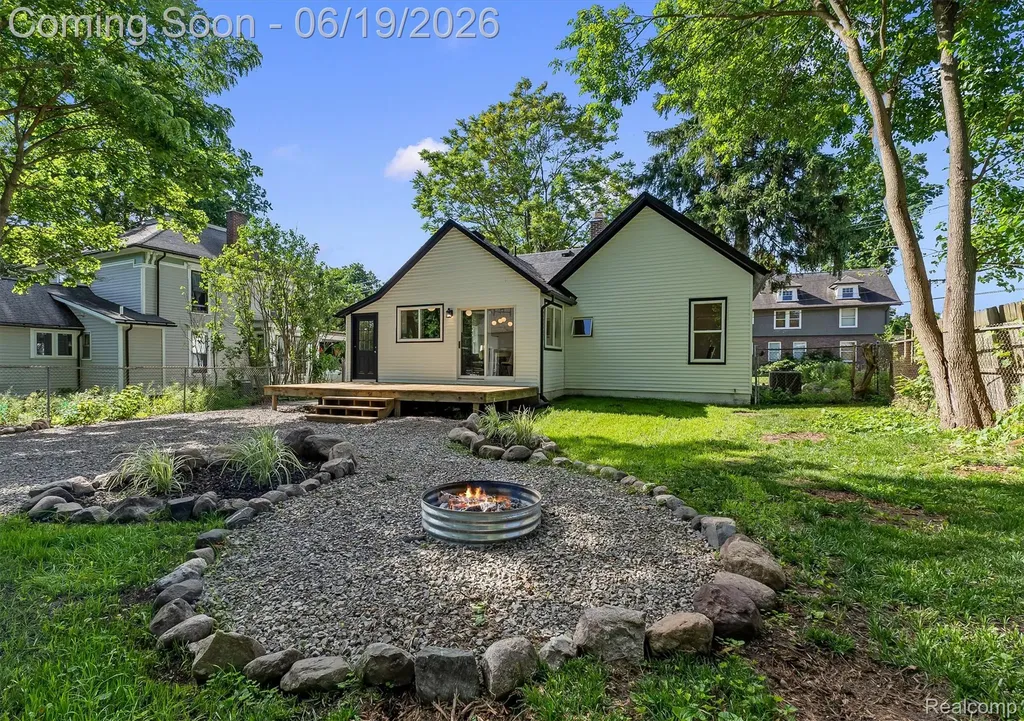 117 E Church Street E Lake Orion Village MI 48362