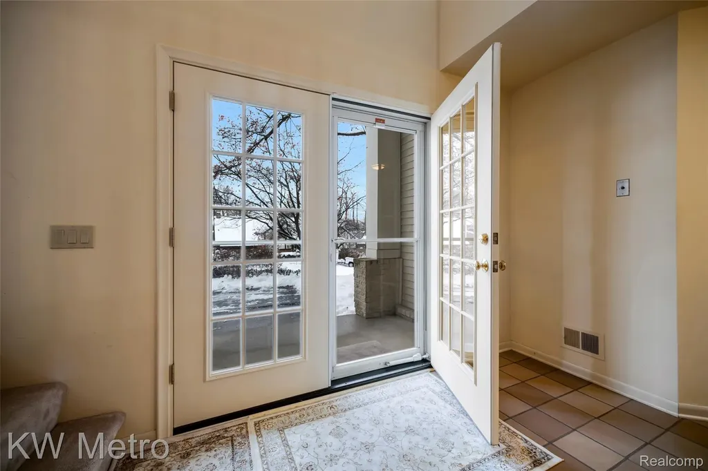 3086 Bloomfield Park Drive West Bloomfield Charter Township MI 48323