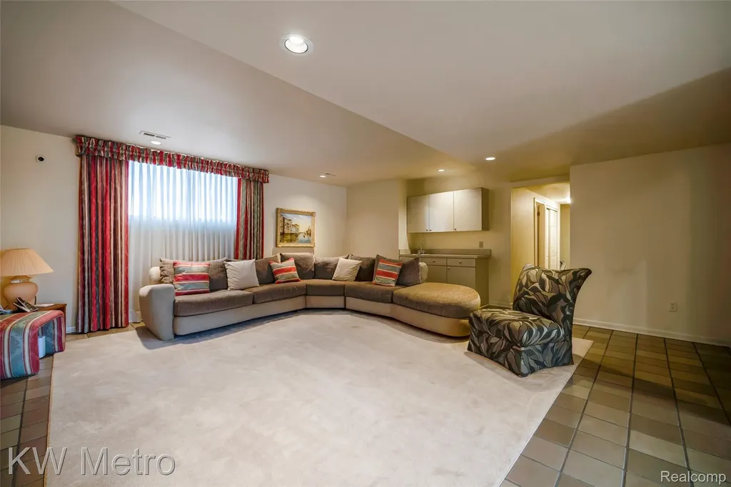3086 Bloomfield Park Drive West Bloomfield Charter Township MI 48323