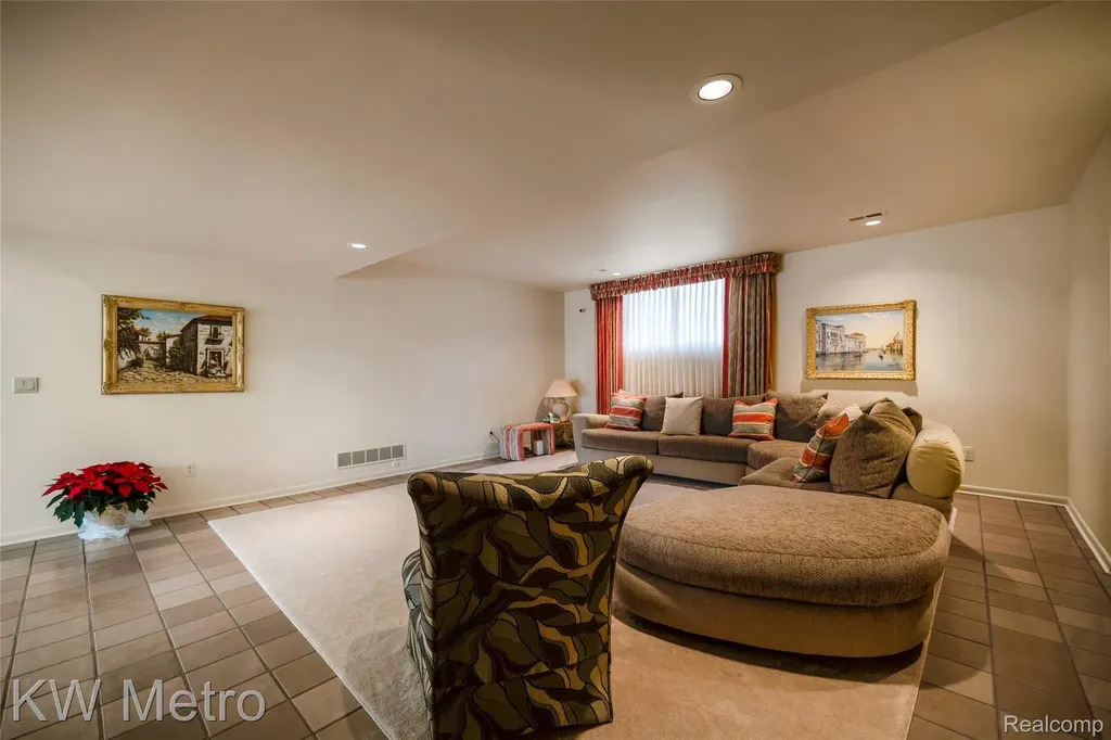 3086 Bloomfield Park Drive West Bloomfield Charter Township MI 48323