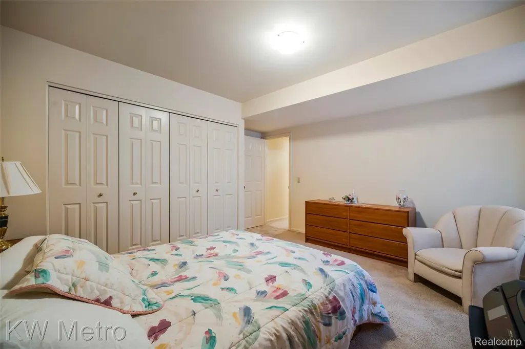 3086 Bloomfield Park Drive West Bloomfield Charter Township MI 48323