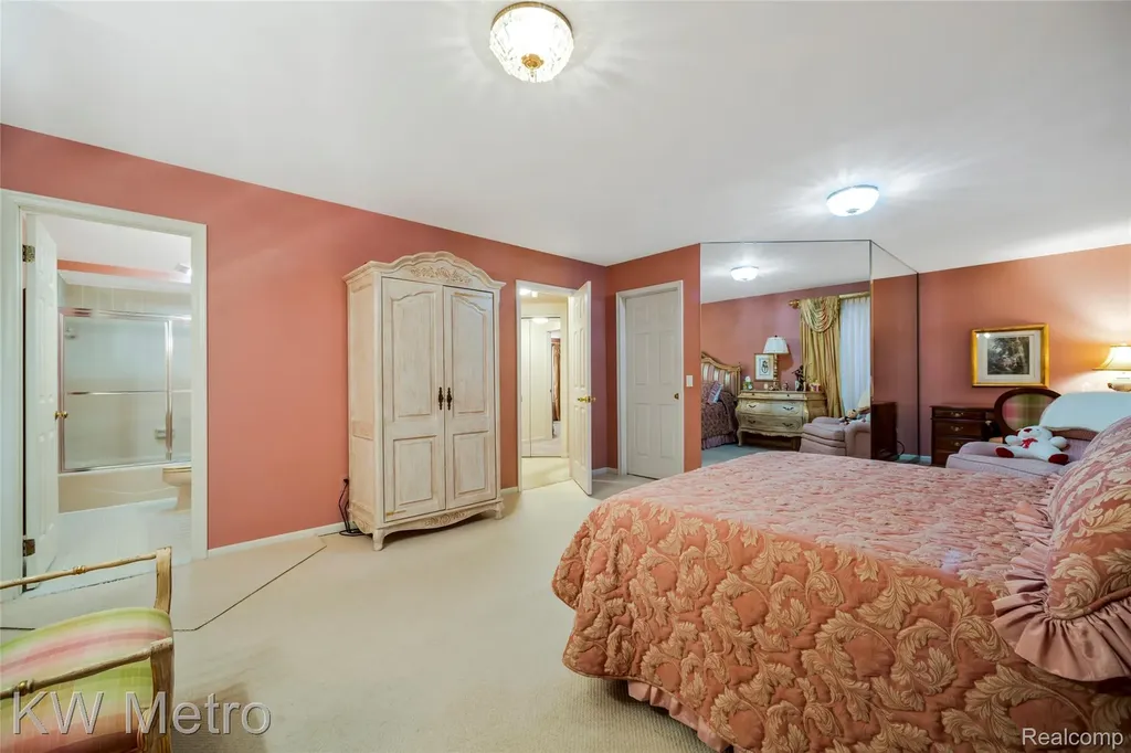 3086 Bloomfield Park Drive West Bloomfield Charter Township MI 48323