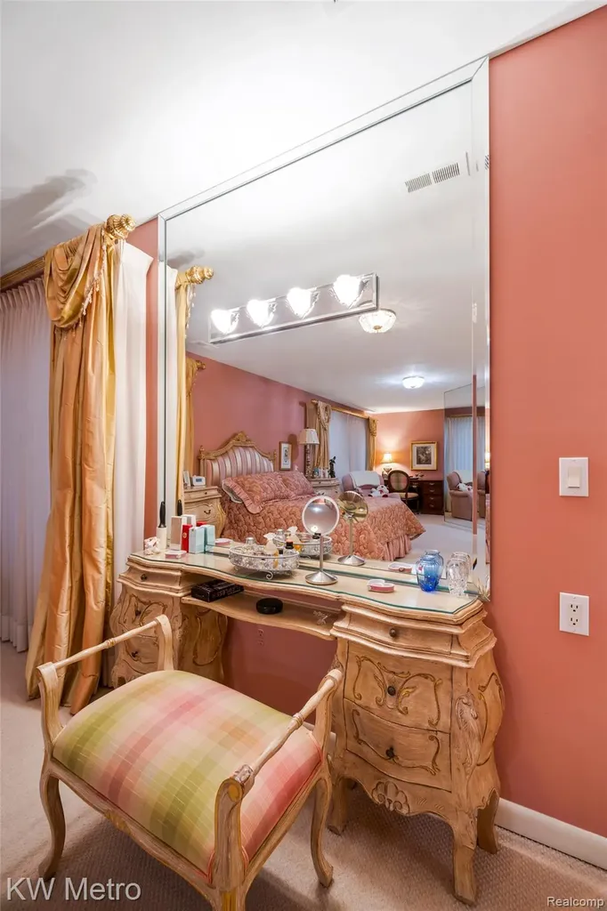 3086 Bloomfield Park Drive West Bloomfield Charter Township MI 48323