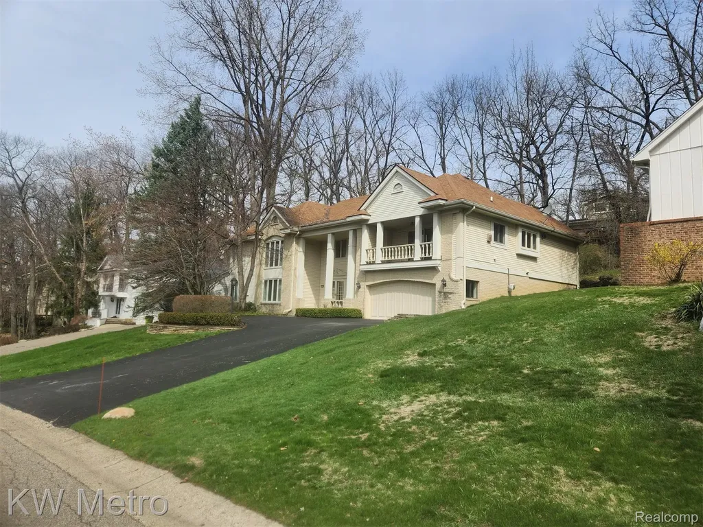 3086 Bloomfield Park Drive West Bloomfield Charter Township MI 48323