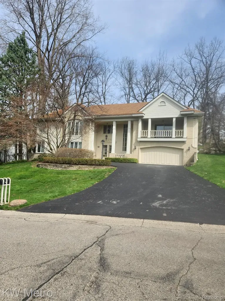 3086 Bloomfield Park Drive West Bloomfield Charter Township MI 48323