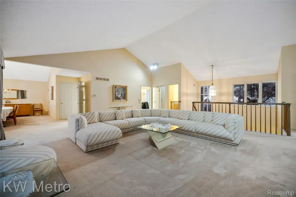 3086 Bloomfield Park Drive West Bloomfield Charter Township MI 48323