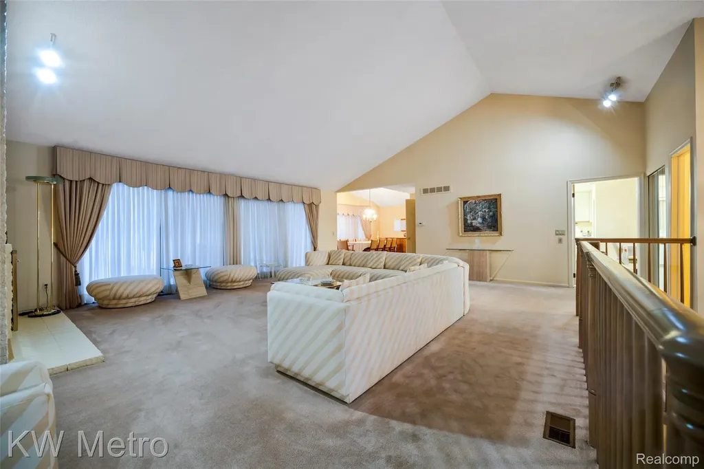 3086 Bloomfield Park Drive West Bloomfield Charter Township MI 48323