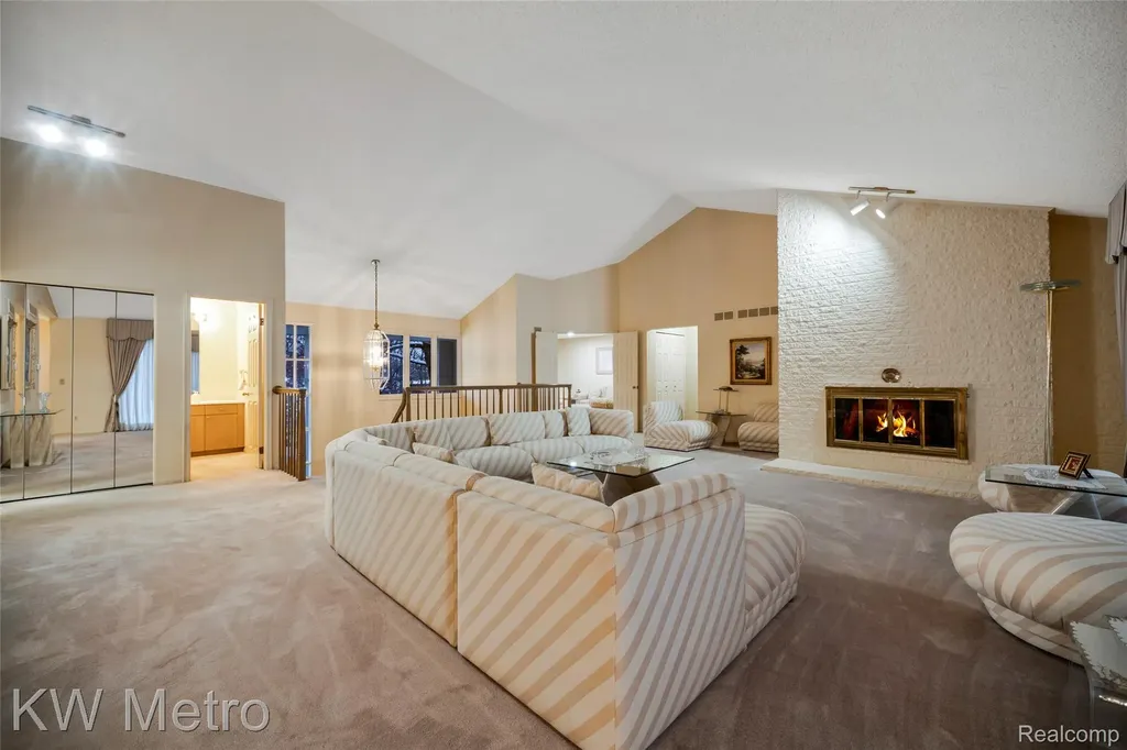 3086 Bloomfield Park Drive West Bloomfield Charter Township MI 48323
