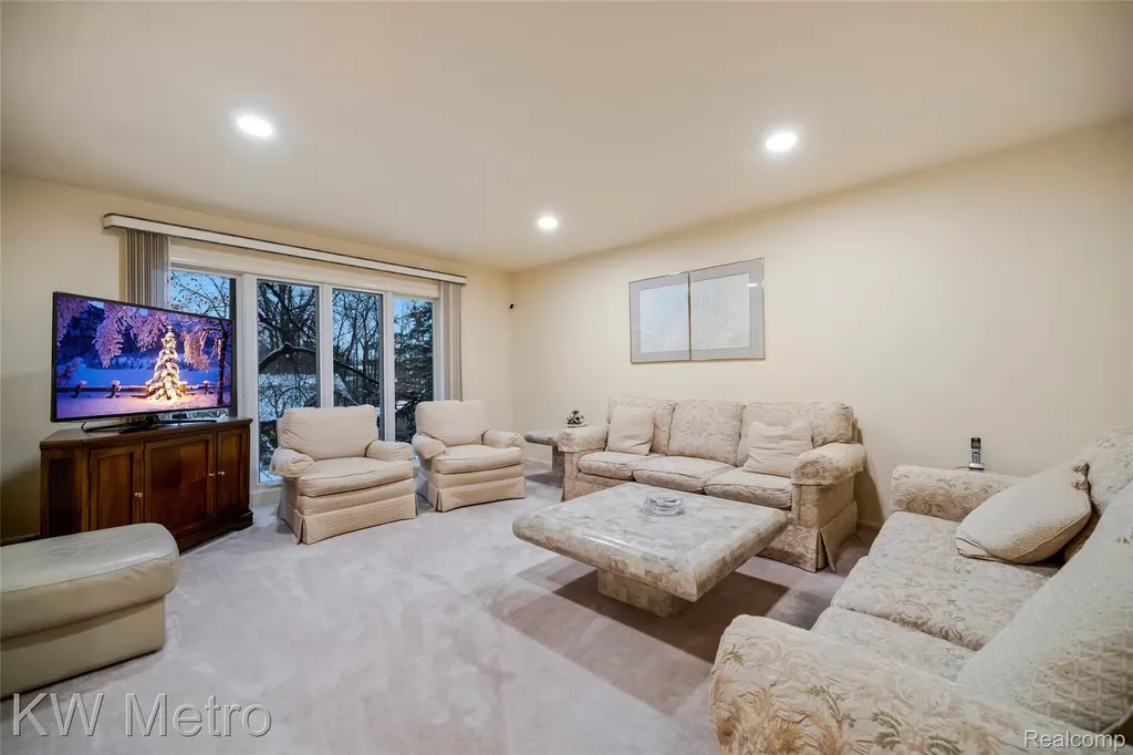 3086 Bloomfield Park Drive West Bloomfield Charter Township MI 48323