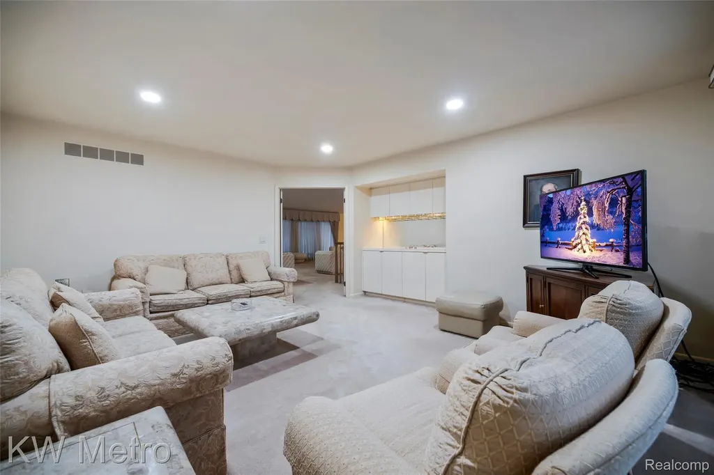 3086 Bloomfield Park Drive West Bloomfield Charter Township MI 48323