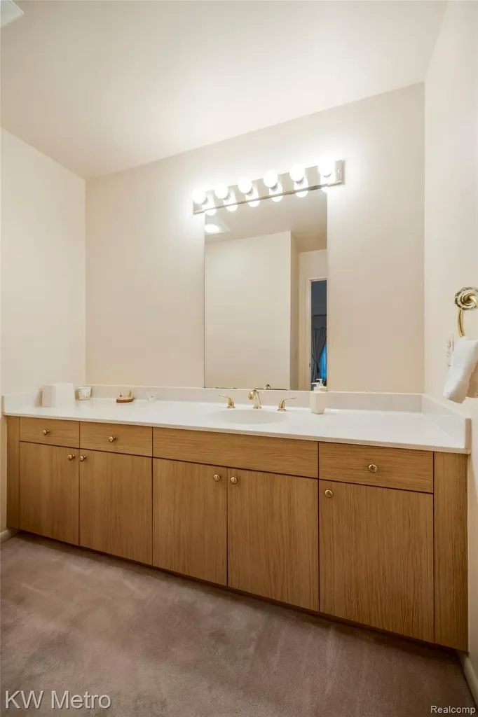 3086 Bloomfield Park Drive West Bloomfield Charter Township MI 48323