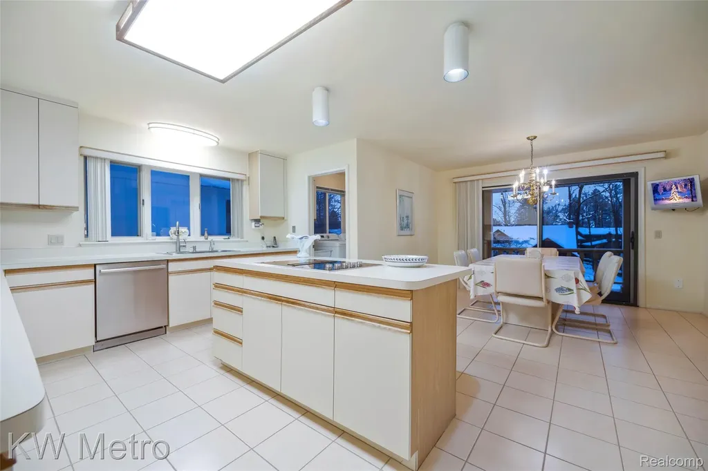 3086 Bloomfield Park Drive West Bloomfield Charter Township MI 48323
