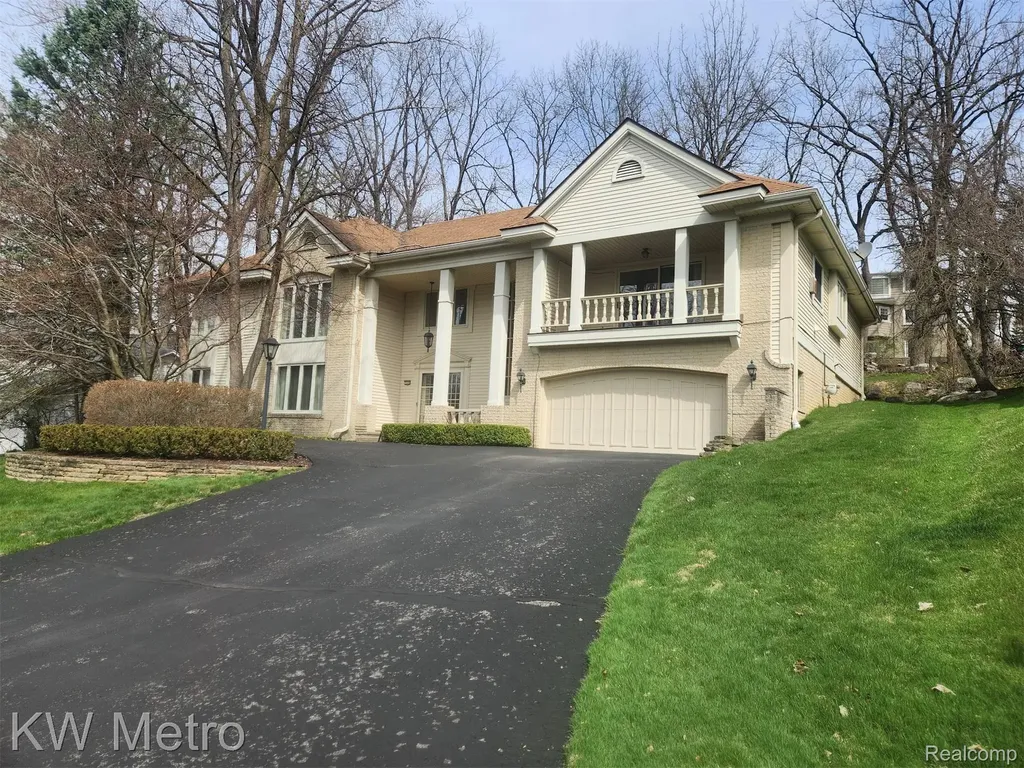 3086 Bloomfield Park Drive West Bloomfield Charter Township MI 48323