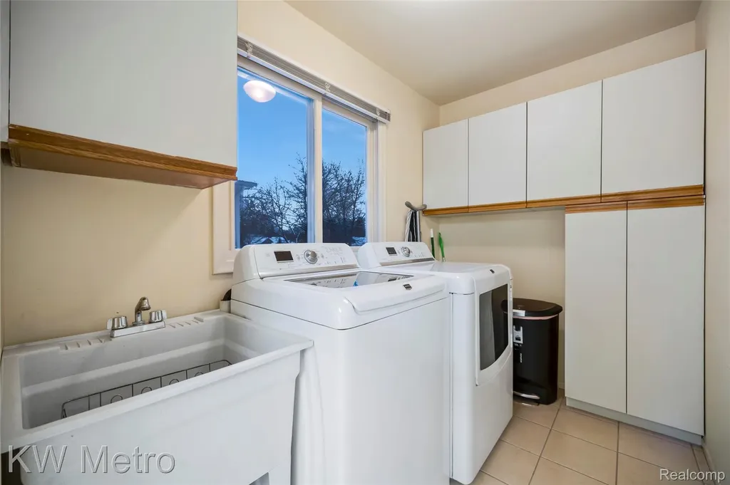 3086 Bloomfield Park Drive West Bloomfield Charter Township MI 48323