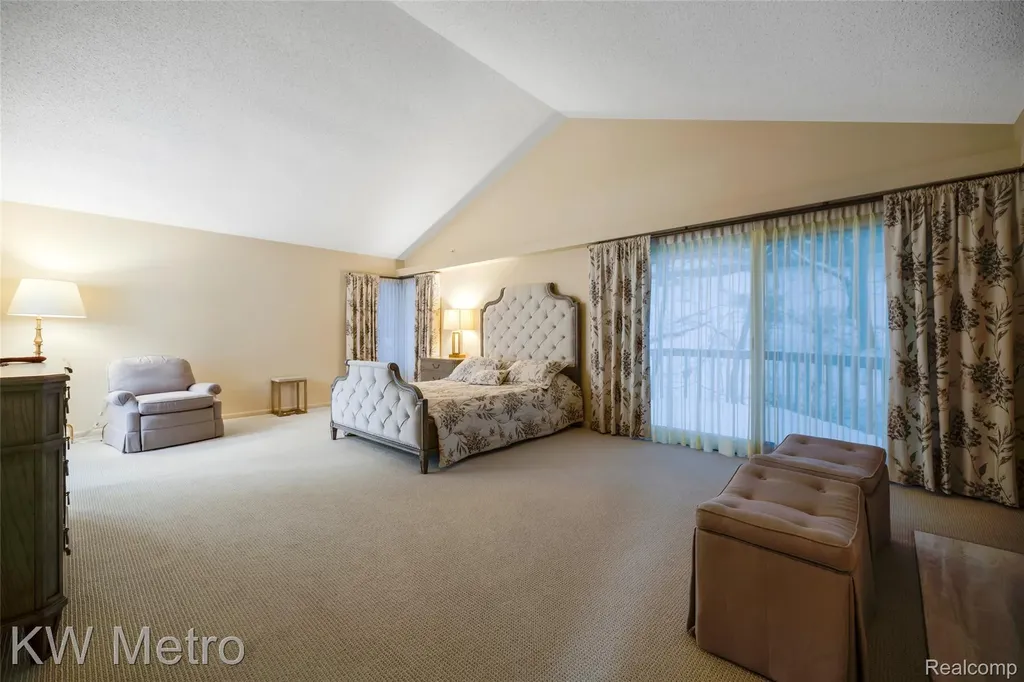 3086 Bloomfield Park Drive West Bloomfield Charter Township MI 48323