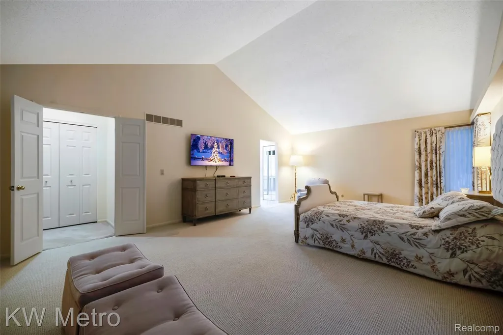 3086 Bloomfield Park Drive West Bloomfield Charter Township MI 48323