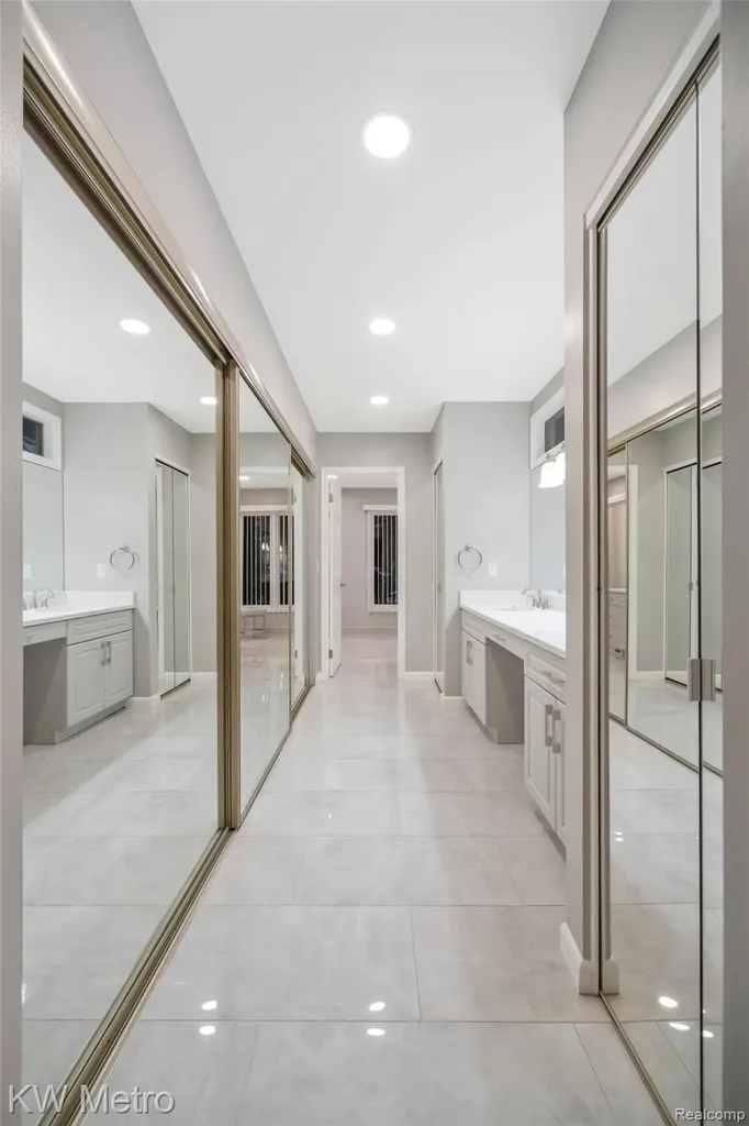 3086 Bloomfield Park Drive West Bloomfield Charter Township MI 48323