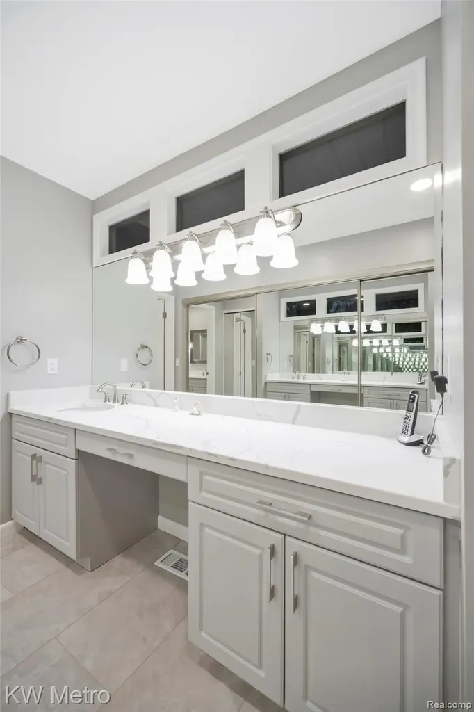 3086 Bloomfield Park Drive West Bloomfield Charter Township MI 48323