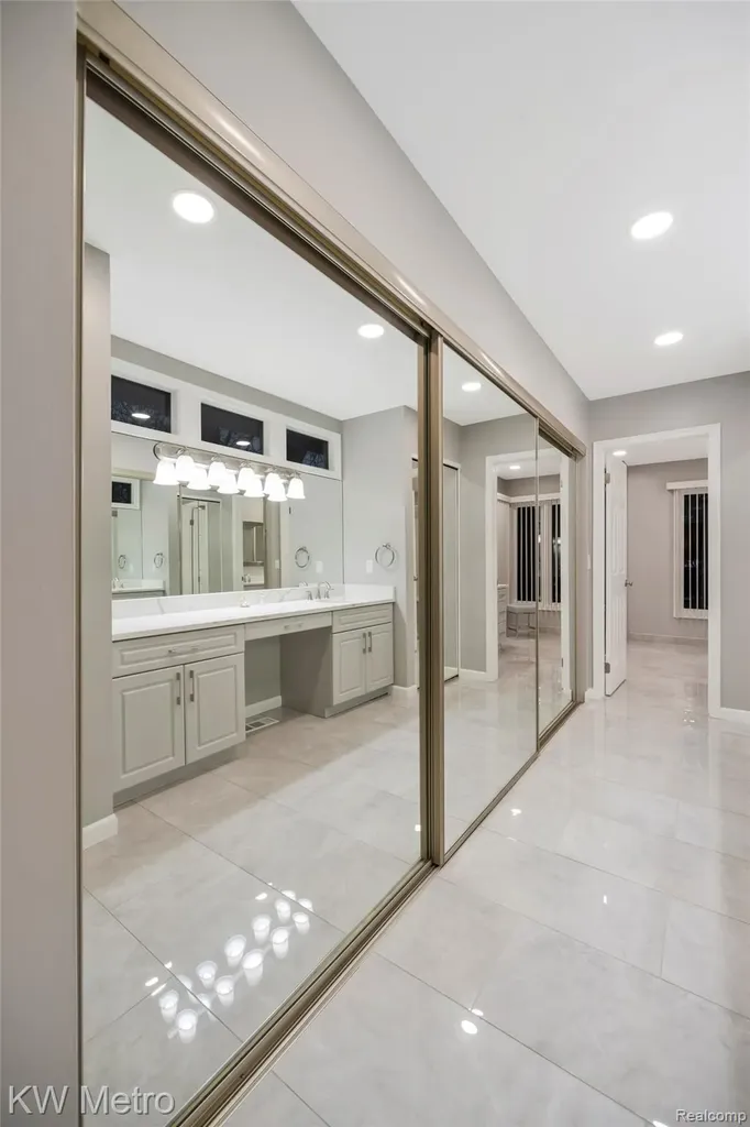 3086 Bloomfield Park Drive West Bloomfield Charter Township MI 48323