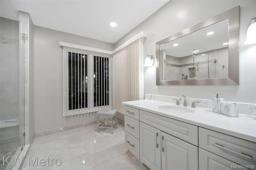 3086 Bloomfield Park Drive West Bloomfield Charter Township MI 48323