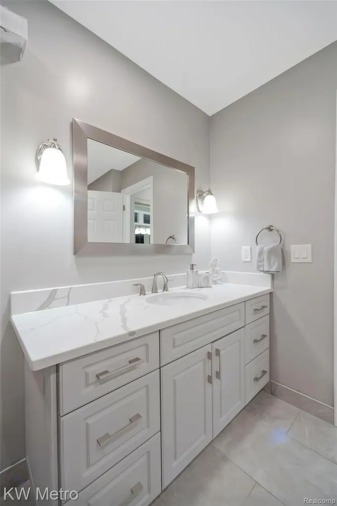 3086 Bloomfield Park Drive West Bloomfield Charter Township MI 48323