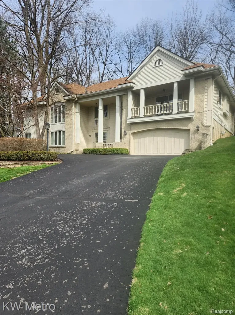 3086 Bloomfield Park Drive West Bloomfield Charter Township MI 48323