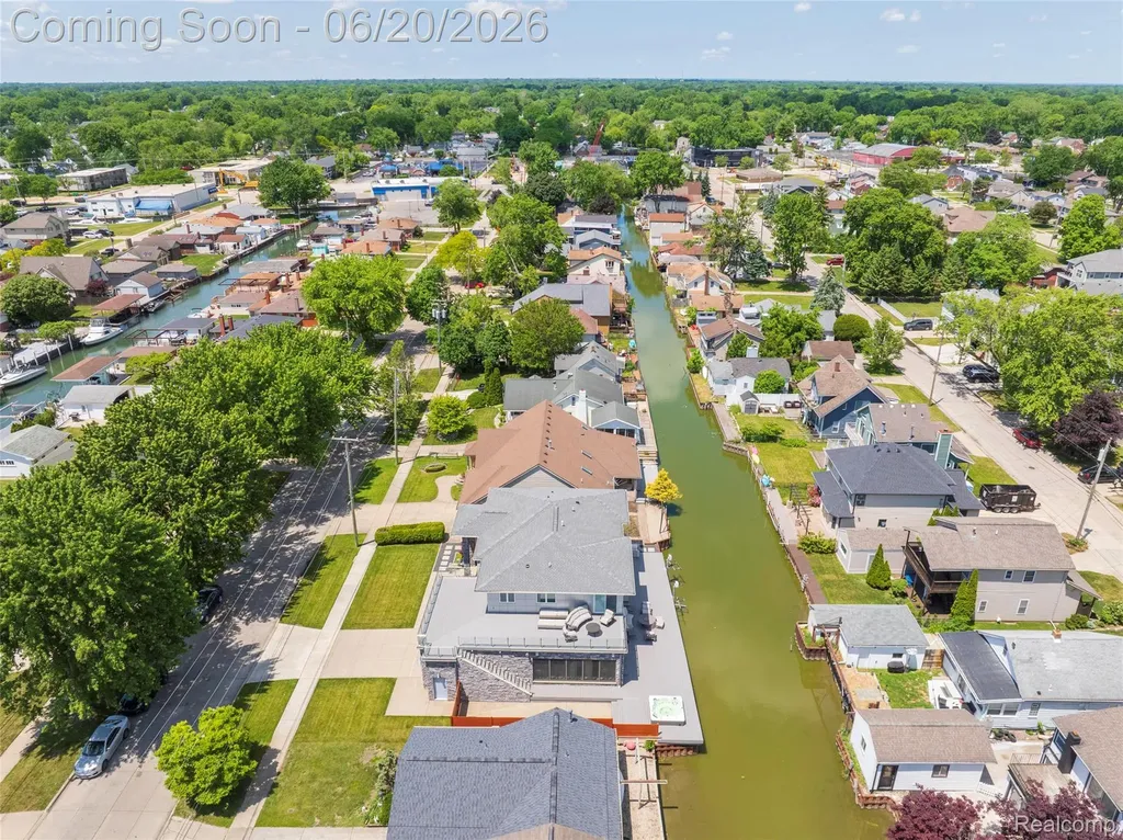 22491 E 10 Mile Road St. Clair Shores City MI 48080